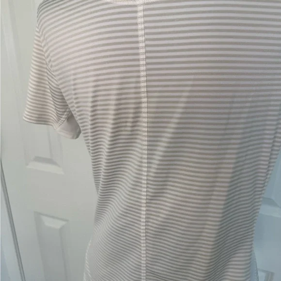 North Face women’s Striped Short Sleeve Picklebal, Tennis Workout Top Size Large - Picture 4 of 9
